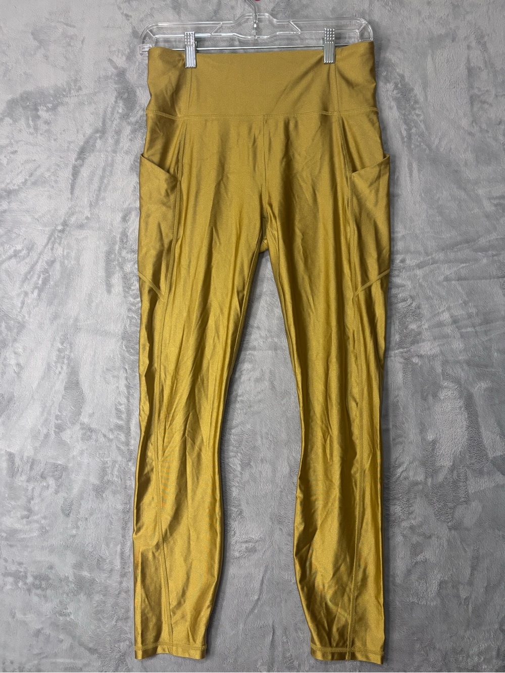 Fabletics High Waisted 7/8 Pocket Leggings Shiny Gold Mustard Womens Small